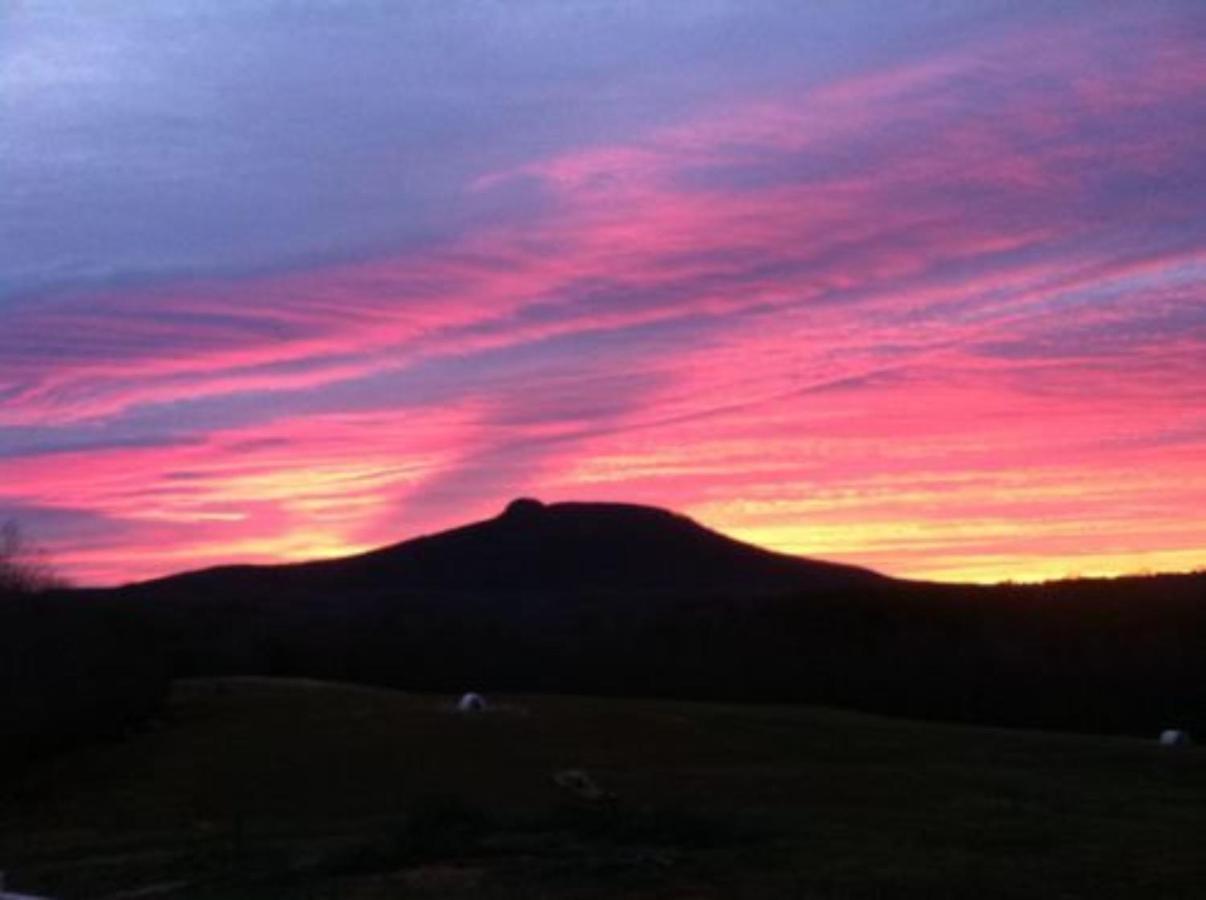 A Mighty Oak B&B Pilot Mountain エクステリア 写真